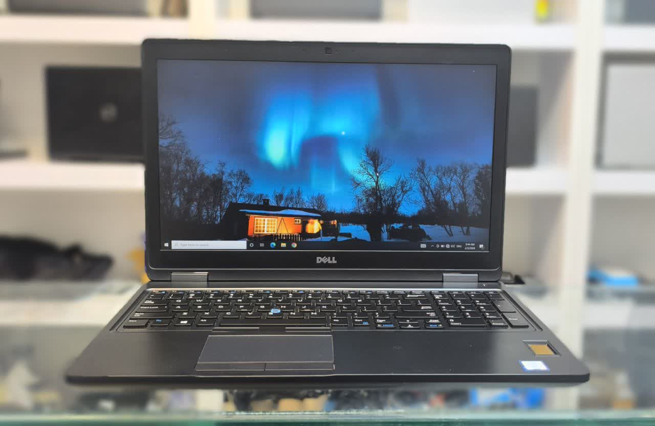 Dell Precision 3520 | Core i7-6820