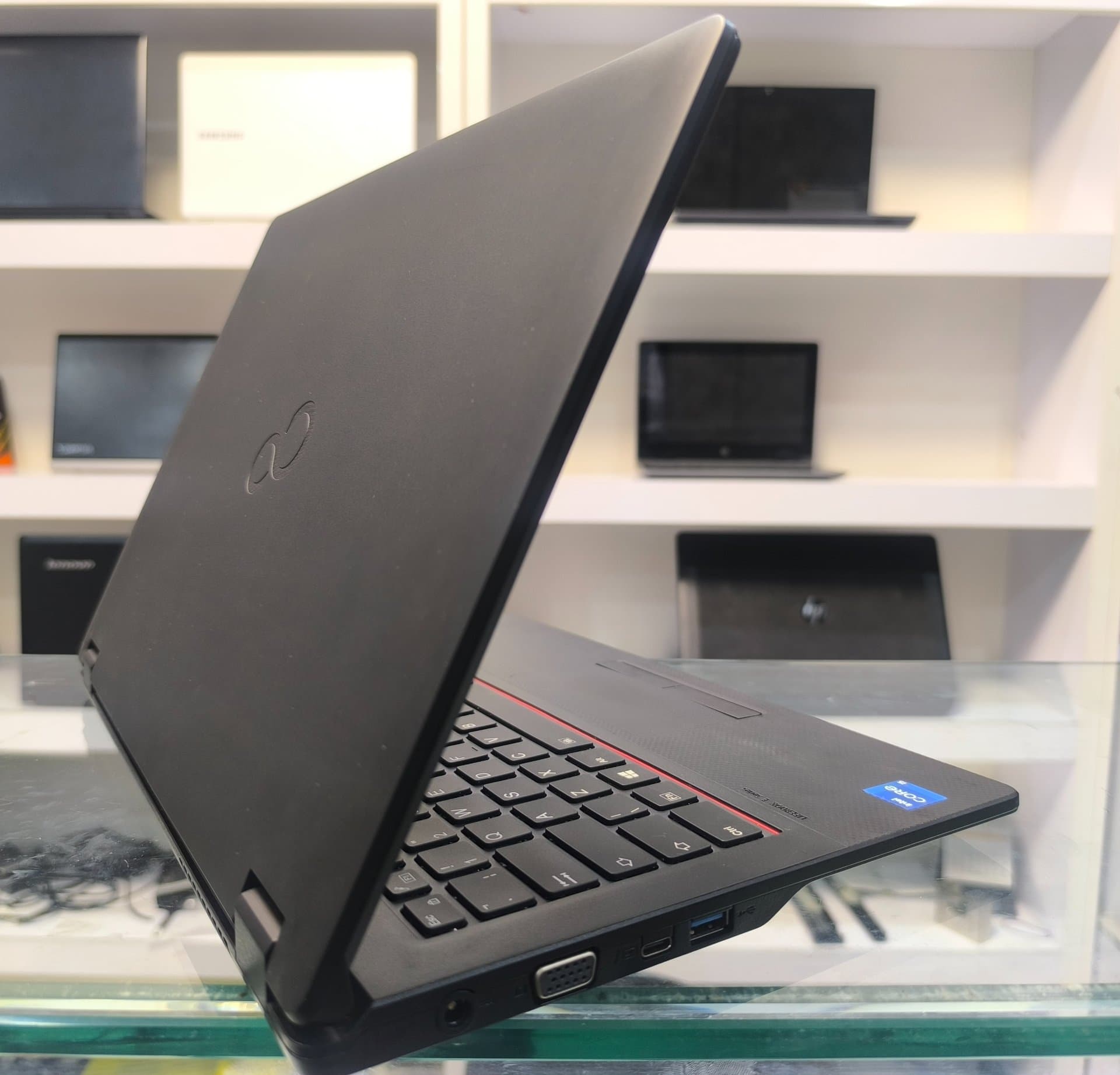 لپ‌تاپ نسل یازده Fujitsu LifeBook E5411 - نمای اصلی