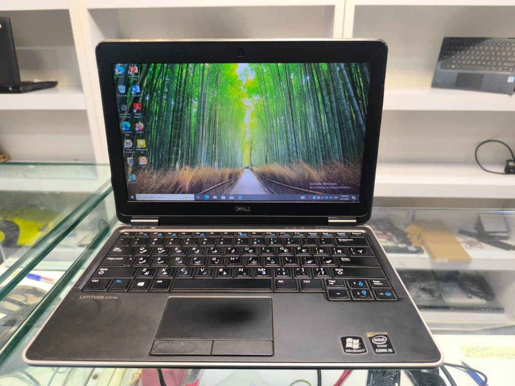 لپ‌تاپ فوق‌سبک Dell Latitude E7240 - نمای اصلی